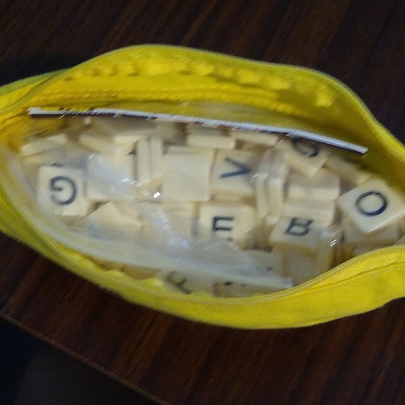 Bananagrams Crossword Family Fun Game Bananagram Word Play Banana 144 Letters - Picture 3 of 4
